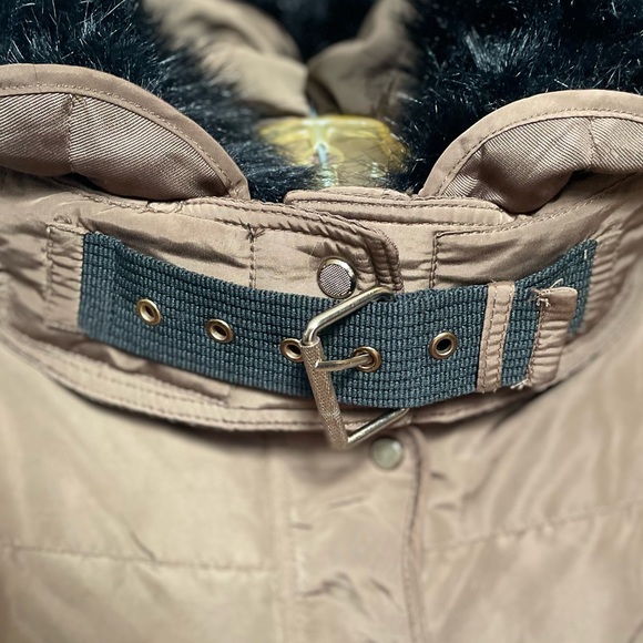 ZARA Parka with faux fur detachable hood. - Picture 5 of 6